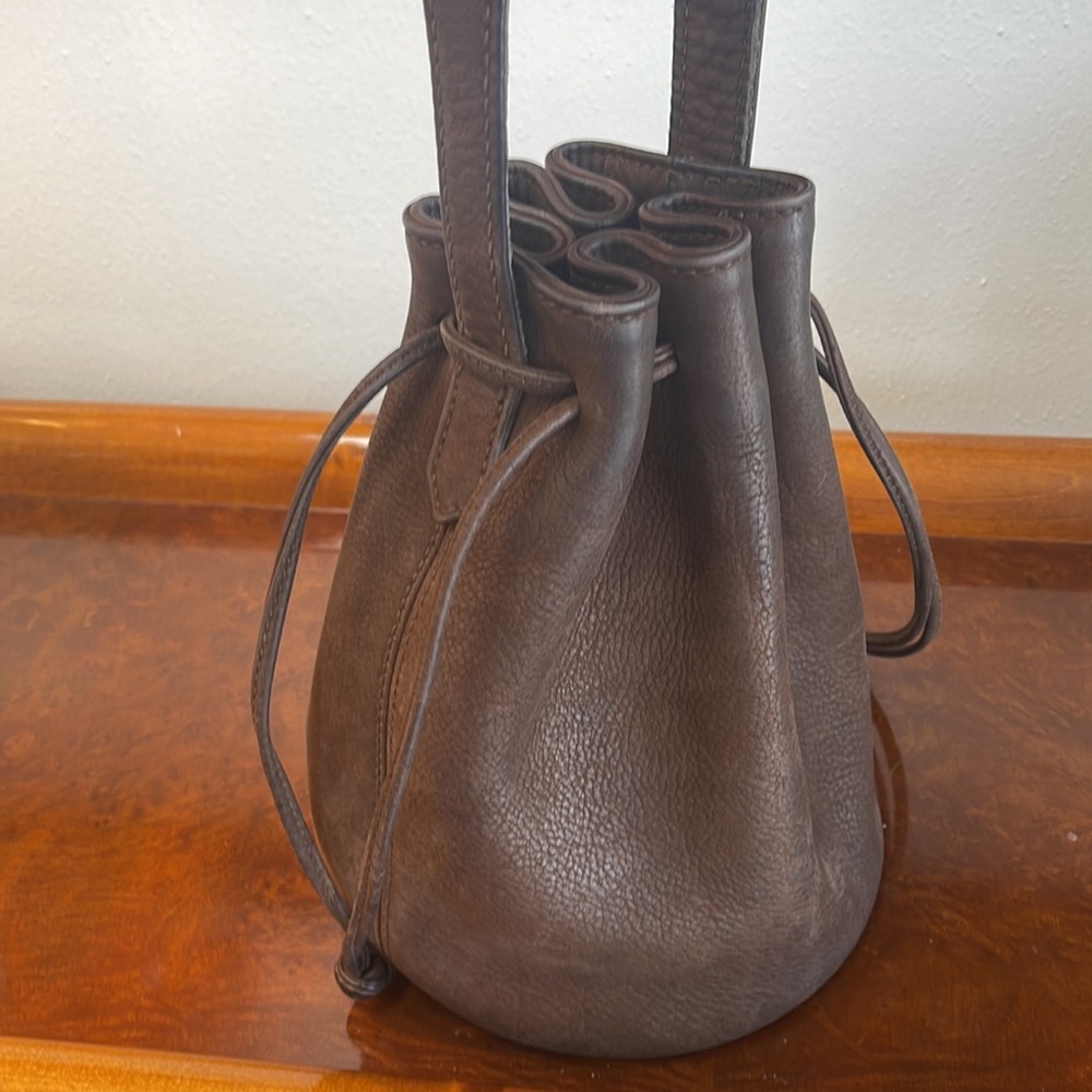 Vintage Coach Dark chocolate 🍫 brown
Bucket Bag